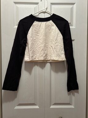 Zara Black & cream Cropped Long-Sleeve Tee EUC